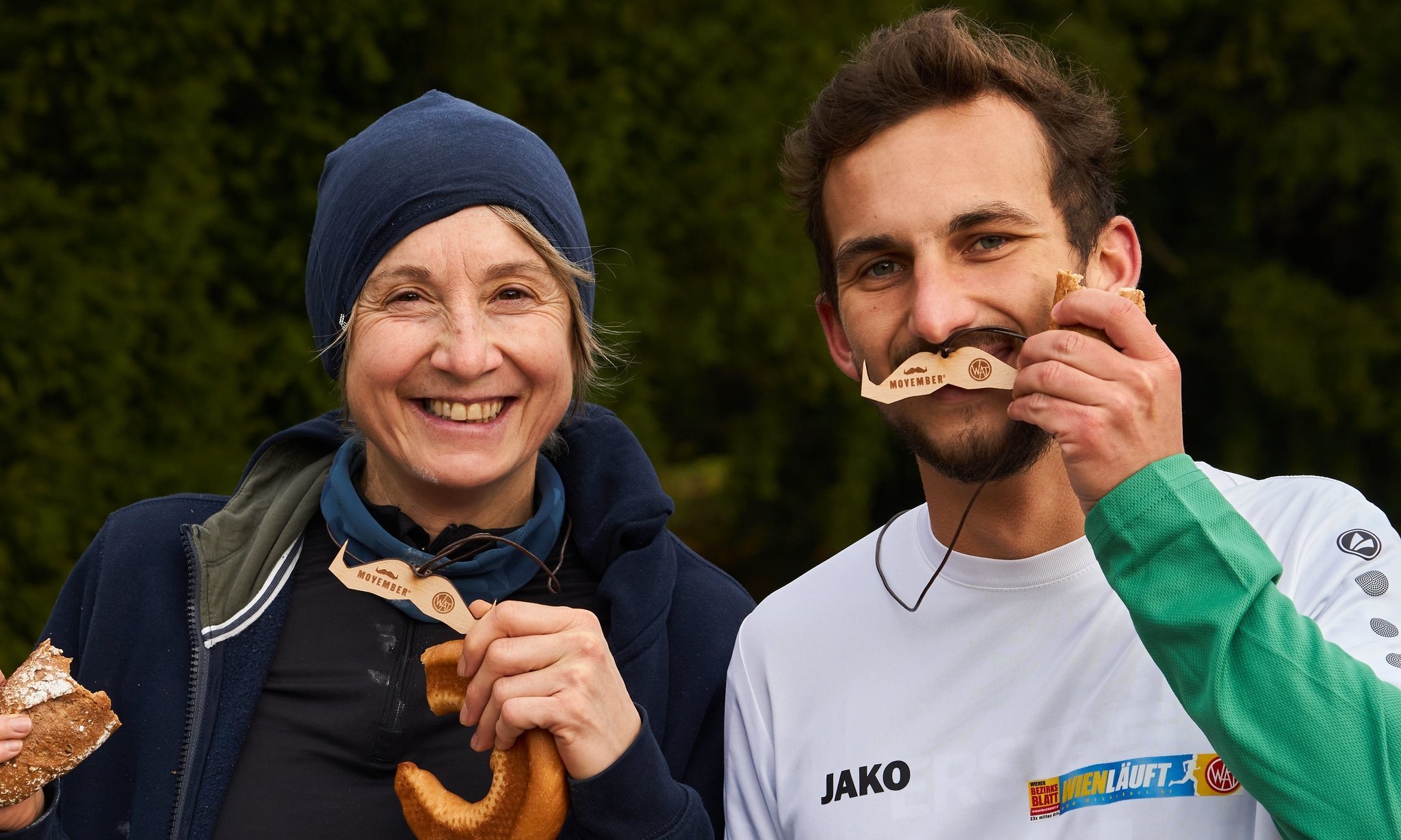 Zwei Teilnehmer:innen vom Movemberlauf