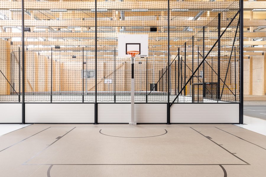 Foto von einem indoor Basketballplatz 